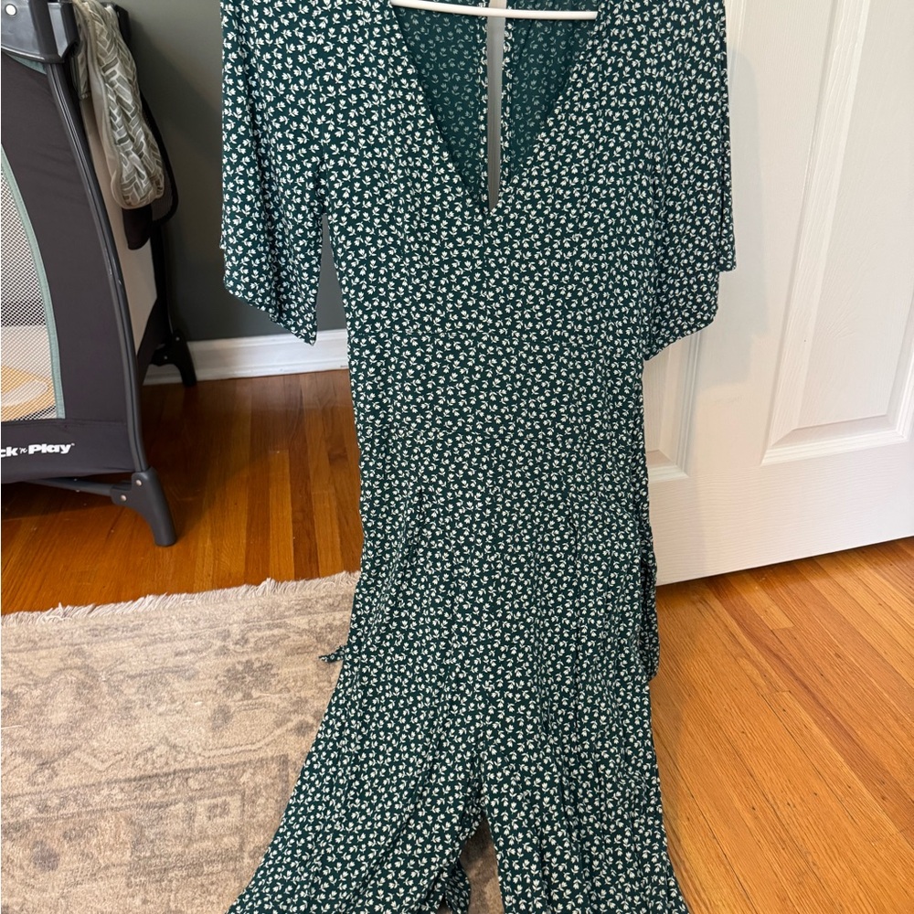 Abercrombie green floral jumpsuit with tie